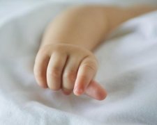Озвіріла мати зарізала ножем дворічну доньку