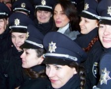 Заплетена коса – новий тренд українських патрульних
