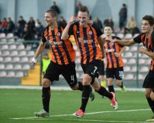 Клуб Ахметова  запретил детям почтить память героев Украины