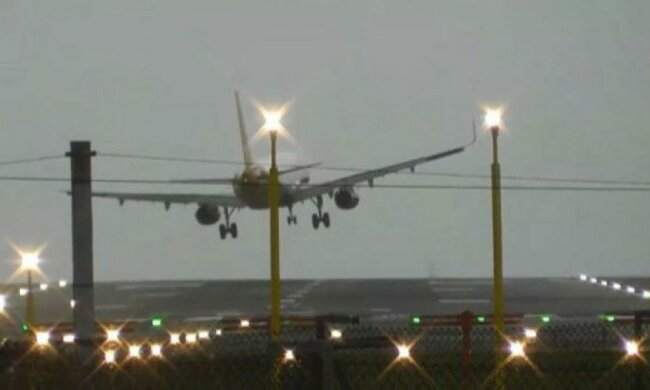 Нервовим не дивитись: як A320 ледь не розбився у Манчестері (відео)