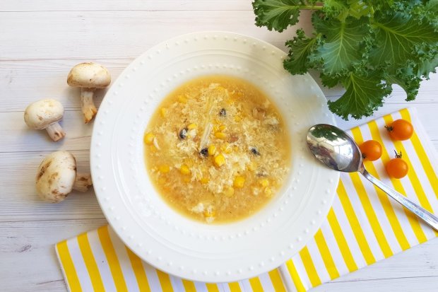 Коли хочеться чогось нового: рецепт кукурудзяного супу з креветками