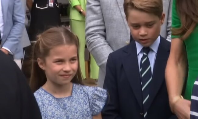 8-летняя принцесса Шарлотта оставила целое "послание" своим платьем: этого не ожидал никто