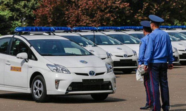 Японія передала нашим міліціонерам 348 гібридних авто