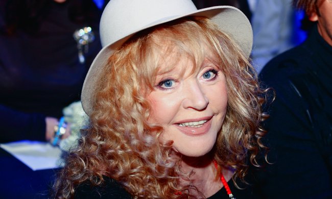 Больную Пугачеву "исцелили" ударом по голове