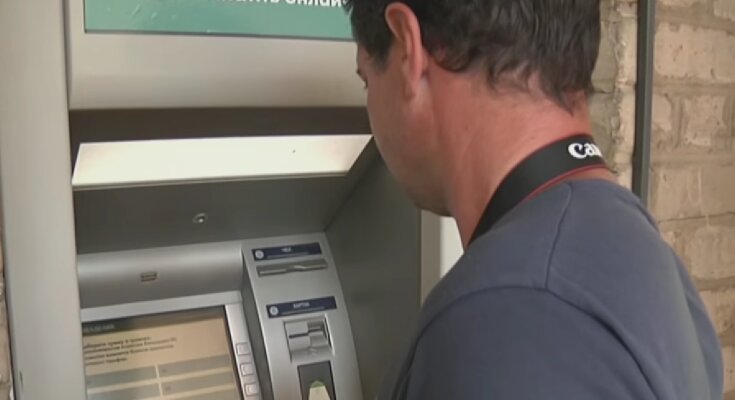 Банкомат. Фото: скрин youtube