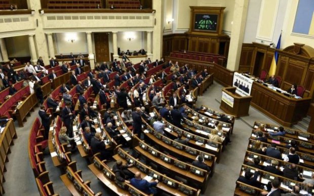 Закон о реинтеграции оставил за бортом миллионы украинцев, - политик