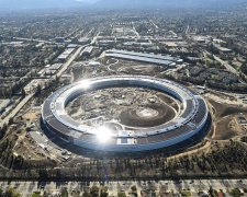 Акции Apple резко упали: в списке успешных компаний появился новый лидер