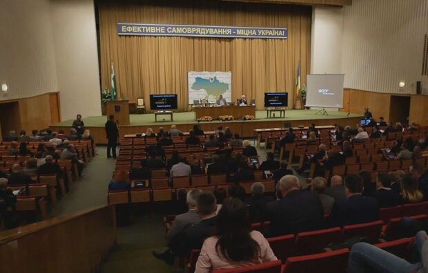 Депутати Чернігівської обласної ради проголосували за виборність глав областей і бюджетну децентралізацію
