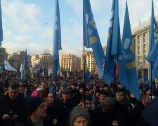 Масштабне повстання в центрі Києва: тисячі людей вимагають у Зеленського не допустити...