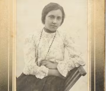 Львовских модниц вернули на века назад, красавиц не узнать - корсеты, ожерелья и изысканные шляпки