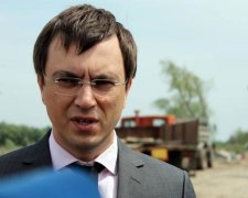Рубли не пахнут: пока Омелян "борется с Россией", его жена торгует там шубами