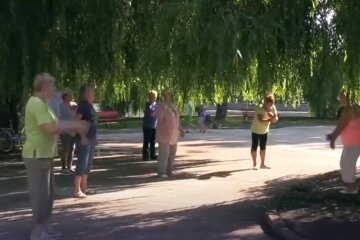 Тернопільські бабцi показали, як підкачати попу і дали фору молодим