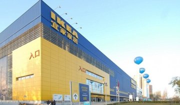 Пекінську IKEA втягнули у скандал через жіночі сідниці