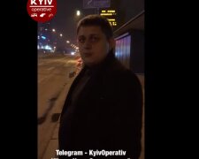 В Киеве мужчина в дорогом пальто ради забавы изуродовал чужую машину - "Это не я!"