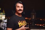 Пока жена отошла: Павел Зибров пошалил с пышногрудой блондинкой, "премьера удалась"