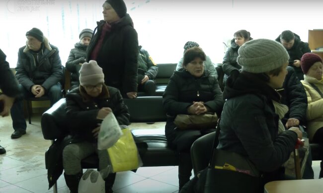 Оформлення соцвиплат. Фото: скрін youtube