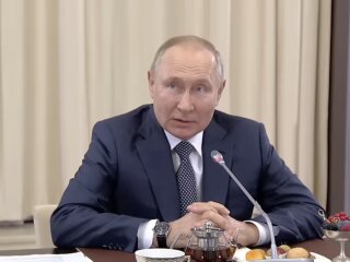 Володимир Путін, кадр із зустрічі з матерями