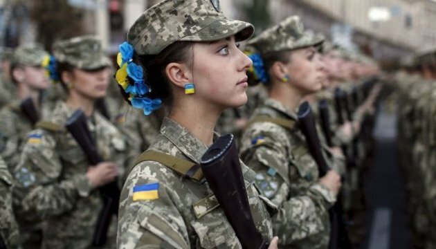 Девушки-военные: фото Укринформ