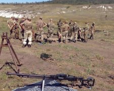 Українських бійців навчать "працювати з клієнтами" дозволеним калібром