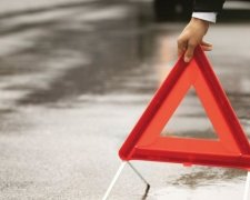 Mazda рухнула с моста на Львовщине: множество пострадавших