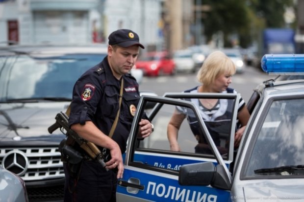 Російський поліцейський забув в кафе автомат з повним боєкомплектом