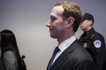 Мировой скандал с Facebook: Цукерберг отвечает на вопросы в Сенате, прямая трансляция