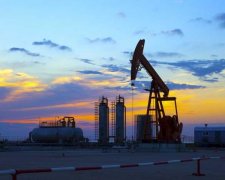 Ціна на нафту стрімко падає