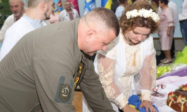 Валерий Залужный на свадьбе. Фото: facebook.Тамара Ореха Зерна