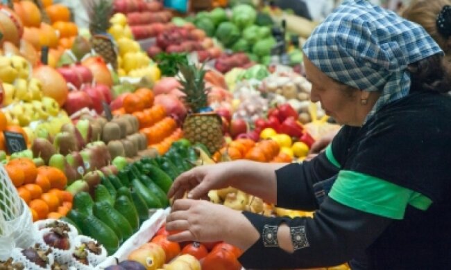 Обсяг імпортних товарів скоротився на 50% - експерт