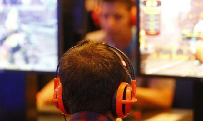 Компьютерные игры усадили геймера в инвалидное кресло