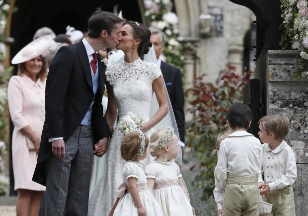 Пополнение в королевской семье: Пиппа Миддлтон впервые стала мамой