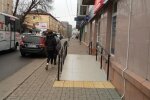У тернополян "вкрали" тротуар, городяни киплять: "для худеньких?"