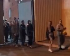 Возле СИЗО в Беларуси, скриншот видео