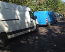 Три мікроавтобуси продуктів затримали на Донбасі