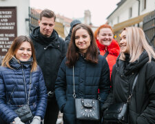 Найкращі анекдоти на неділю 19 січня: сміх зігріє вас навіть в ополонці