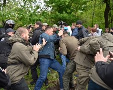 "Біснуваті дівчатка" жорстко опустили скандального пропагандиста: "Затримайте їх, товаришу підполковник "