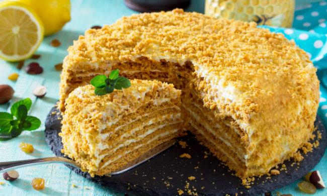 Дуже простий і смачний рецепт медовика