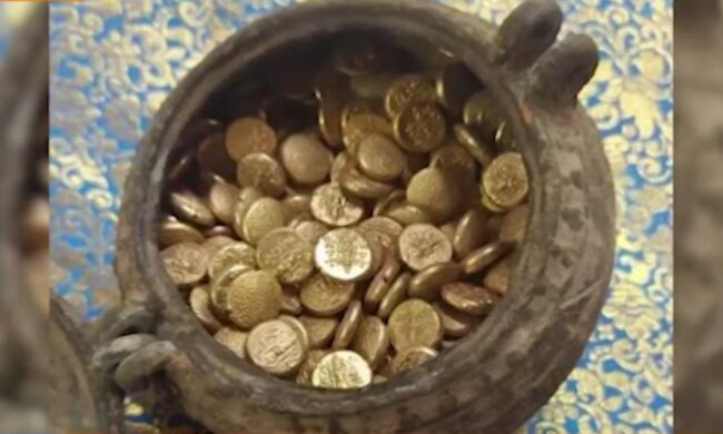золоті монети, кадр з відео