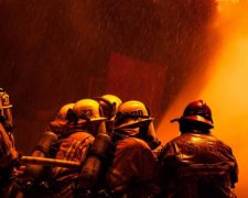 В Україні знову рвонув склад боєприпасів: вогонь пожирає все навколо