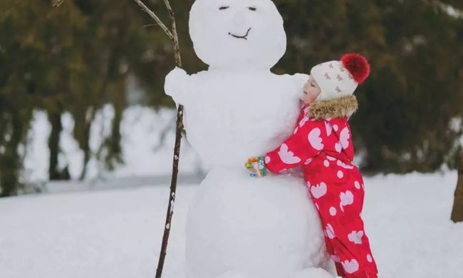 Комаровський розповів, як одягати дітей для зимових прогулянок: вся справа в шарах