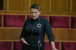 Одіозна Надія Савченко зайшла в бурхливий океан у сукні, відео з краю світу