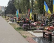 Вандали осквернили пам'ятник учаснику АТО