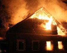 Три людини згоріли в будинку на Запоріжжі