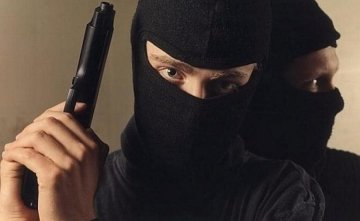 У жінки-підприємця грабіжники забрали золото і гроші