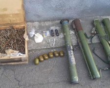 Дві схованки зі зброєю знайшли під Мар'їнкою (фото)