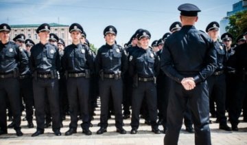 Поліцейські беруть хабарі, тому що у них немає машин