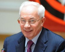 Азаров розсекретив хунту, американські спецслужби і одного "дебіла"
