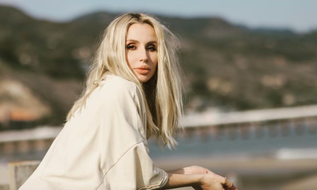 Полуголая Лобода похвасталась российскими наградами, фанаты не оценили: "Больше нечего показать?"