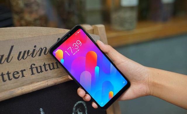 Meizu V8: супербюджетный смартфон появился на прилавках