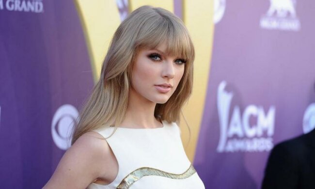 Мокрая Тейлор Свифт жутко оконфузилась: видео